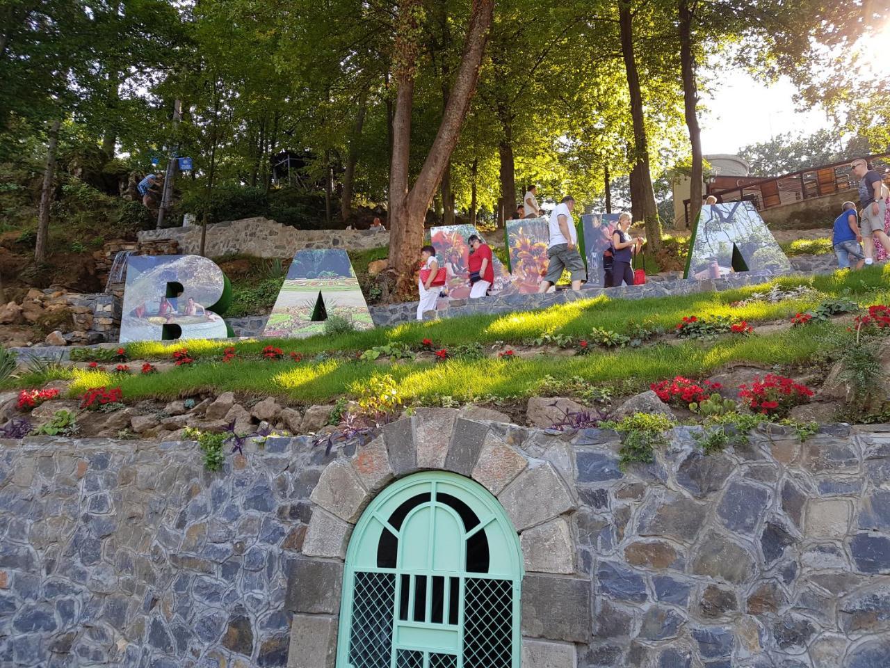 Apartment Holiday Vrnjačka Banja Exteriér fotografie